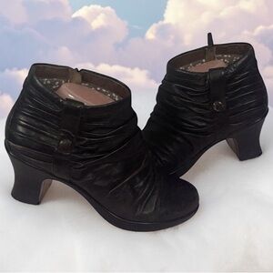 Dansko Buffy kitten heel ankle boot Size 10 💞